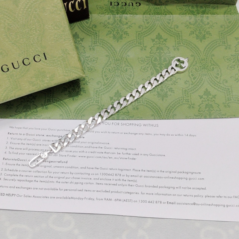 G*u*i bracelets